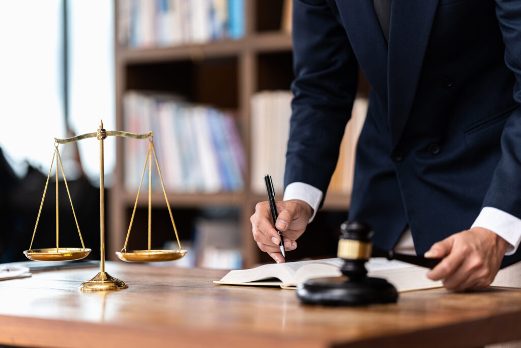 Despachos de abogados en Sevilla, amenaza de cierres